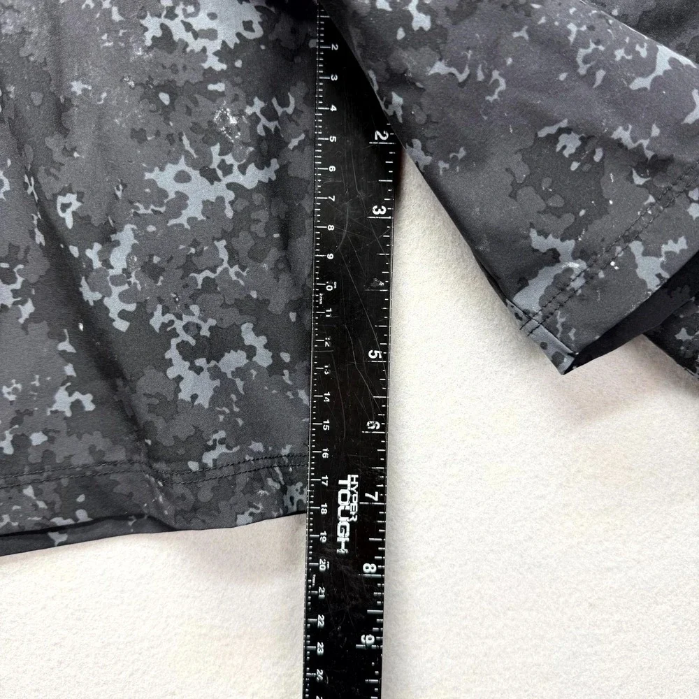 Fabletics The Fundamental Short II Mens Medium Black Gray Camouflage Performance - Picture 6 of 8
